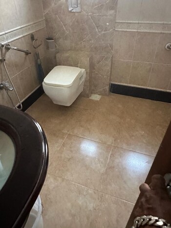 2.5 BHK Flat for Rent in Mahim West, Mumbai