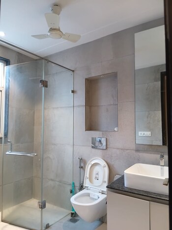 3 BHK Builder Floor for Rent in East Of Kailash, Delhi