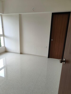 Room in 2 BHK Apartment at Lodha Amara, Kolshet Road – for Rent