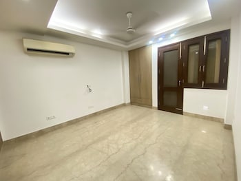 3 BHK Builder Floor for Rent in Uday Park, Delhi