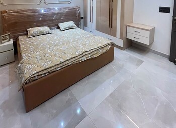 6+ BHK Villa for Sale in Vasant Vihar, Delhi