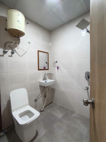 1 BHK Builder Floor for Rent in Sector 14, Gurgaon