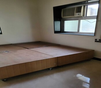1 BHK Flat for Rent in Dadar East, Mumbai