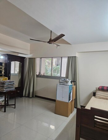 2 BHK Flat for Sale in Dadar East, Mumbai