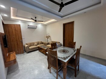 3 BHK Builder Floor for Rent in Sector 51, Gurgaon