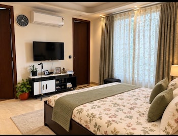 3 BHK Flat for Sale in South Extension I, Delhi