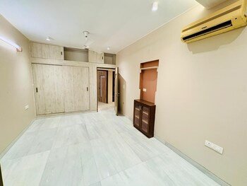 3 BHK Flat for Rent in Vasant Kunj, Delhi