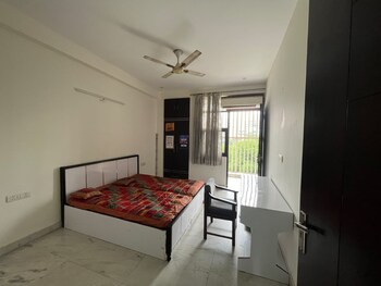 2 BHK Builder Floor for Rent in Sector 43, Gurgaon