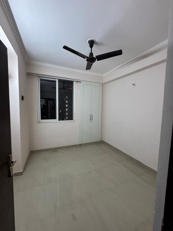 2 BHK Flat for Sale in Amrapali Dream Valley, Greater Noida