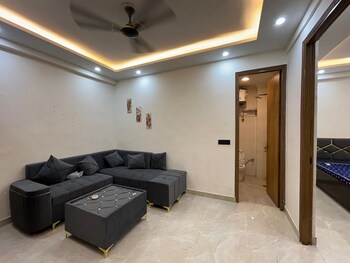 1 BHK Builder Floor for Rent in Neb Sarai, Delhi