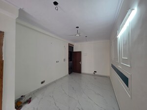 Living Room in 1.5 BHK Apartment at Shalimar Apartments Shalimar Garden, Shalimar Garden – for Sale