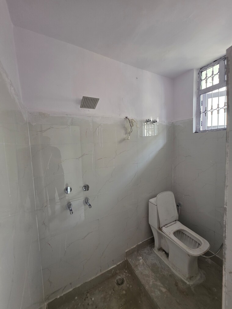 Bathroom, shalimar-apartments-shalimar-garden 1.5 Bedroom 600 Sq.Ft. Apartment In Shalimar Garden Ghaziabad 10761515