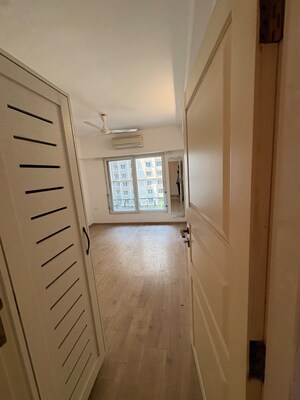 Room in 3.5 BHK Apartment at Rustomjee Crown, Prabhadevi – for Rent
