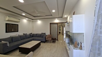3 BHK Builder Floor for Rent in Green Park, Delhi