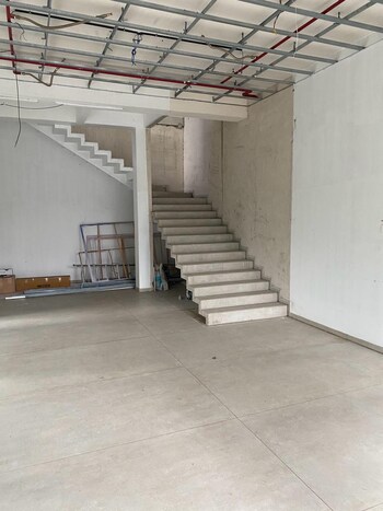 Showroom for Rent in Santacruz West, Mumbai