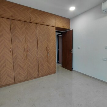 Group Satellite Elegance