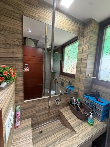 3 BHK Builder Floor for Rent in Sarvapriya Vihar, Delhi