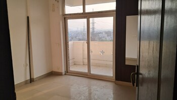 2.5 BHK Flat for Sale in Sector 77, Noida