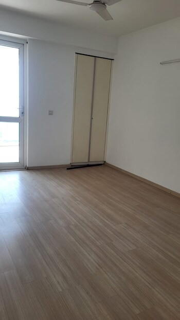 Gaur City 1st Avenue