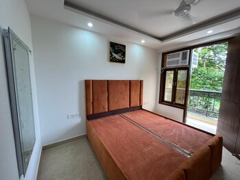 2 BHK Flat for Rent in Freedom Fighters Enclave, Delhi