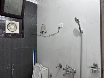 3 BHK Builder Floor for Sale in Mahavir Enclave, Delhi