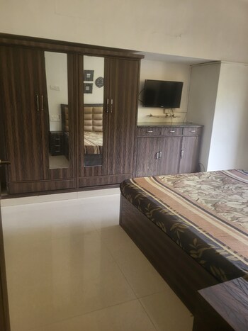 Gurukrupa Marina Enclave