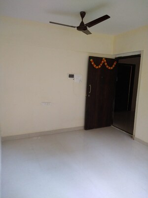 Room in 2 BHK Apartment at Ashish CHS Andheri, Andheri West – for Rent
