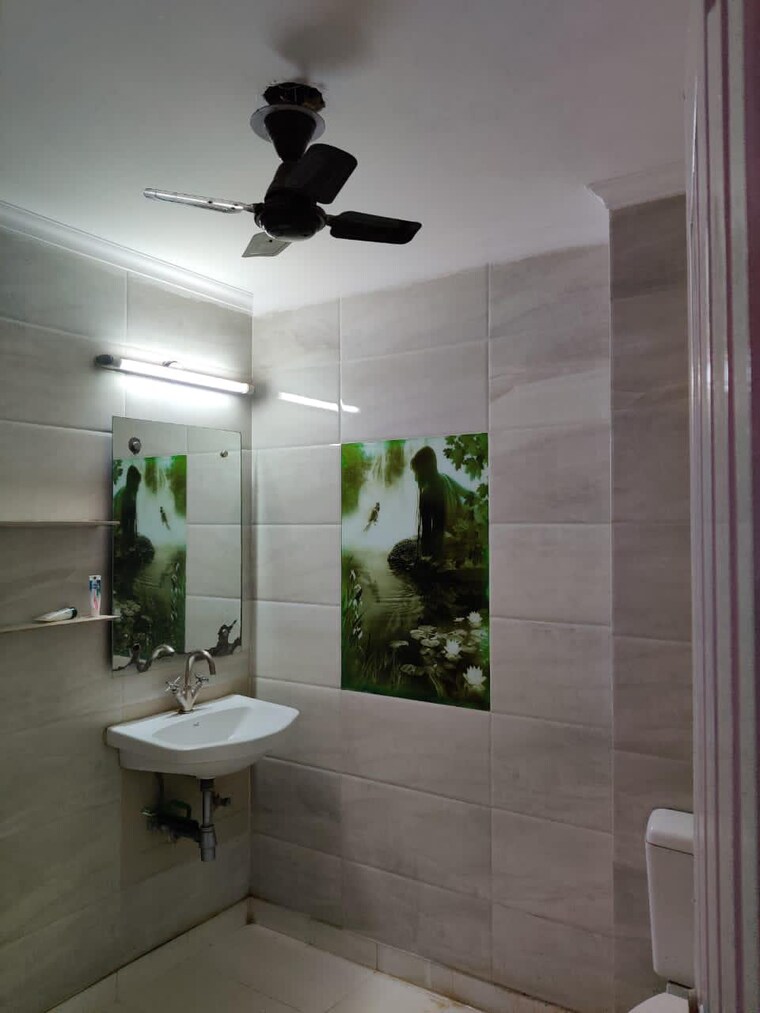 Bathroom, tulip-orange 3 Bedroom 1437 Sq.Ft. Apartment In Sector 70 Gurgaon 10770489