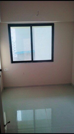 Room in 1.5 BHK Apartment at Prabhadevi – for Rent