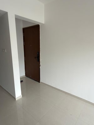 Room in 3 BHK Apartment at Lakshmi Cadillac, Kondapur – for Rent
