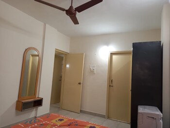 2 BHK Flat for Rent in Mangalwar Peth, Pune