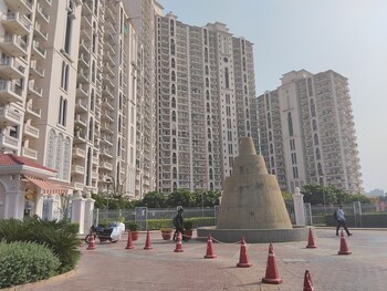 DLF Regal Gardens