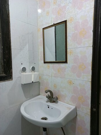 2 BHK Builder Floor for Rent in Maidan Garhi, Delhi