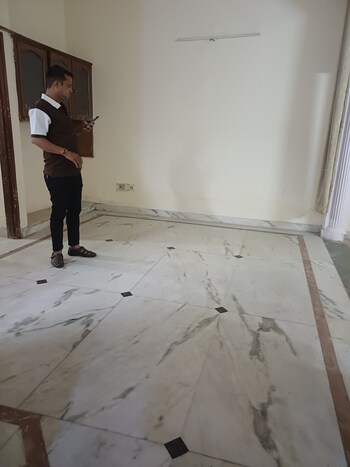 3 BHK Builder Floor for Rent in Laxmi Nagar, Delhi