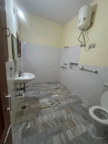 2 BHK House for Rent in Sector 27, Chandigarh