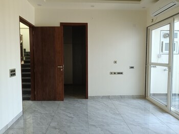4 BHK Villa for Sale in Wave City, Ghaziabad