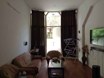 1 BHK House for Rent in Greater Kailash Part 3, Delhi
