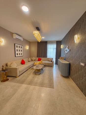 Anant Raj The Estate Floors