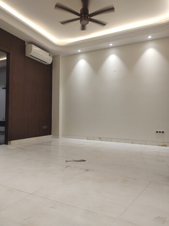 3 BHK Builder Floor for Rent in East Of Kailash, Delhi