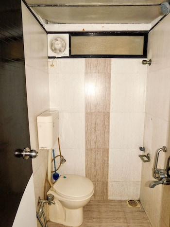 3 BHK Flat for Sale in Veera Desai Road, Mumbai