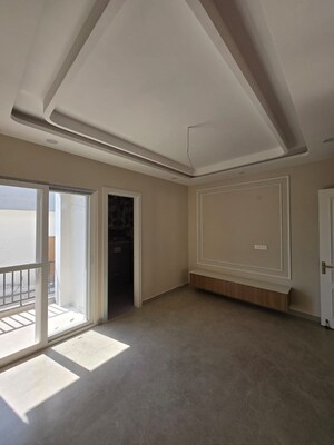 Room in 5 BHK Independent House at Sahastradhara Road – for Sale
