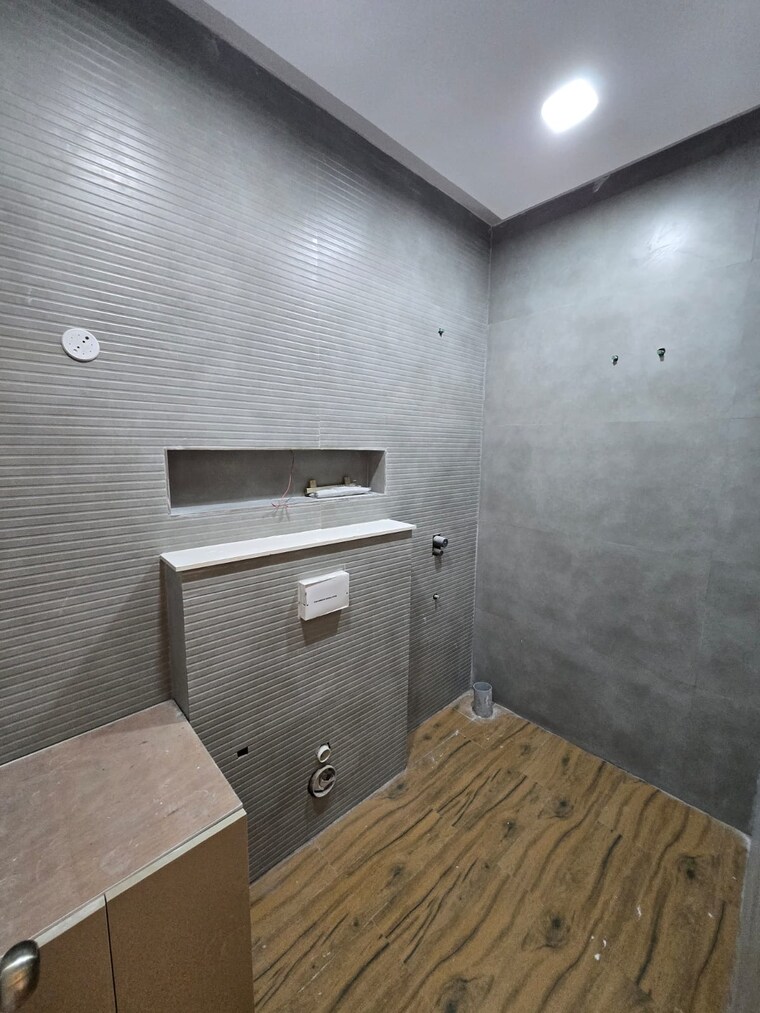 Bathroom, sahastradhara road 5 Bedroom 161 Sq.Yd. Independent House In Sahastradhara Road Dehradun 10777666