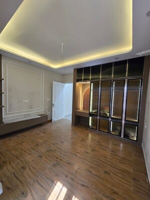 Room in 5 BHK Independent House at Sahastradhara Road – for Sale