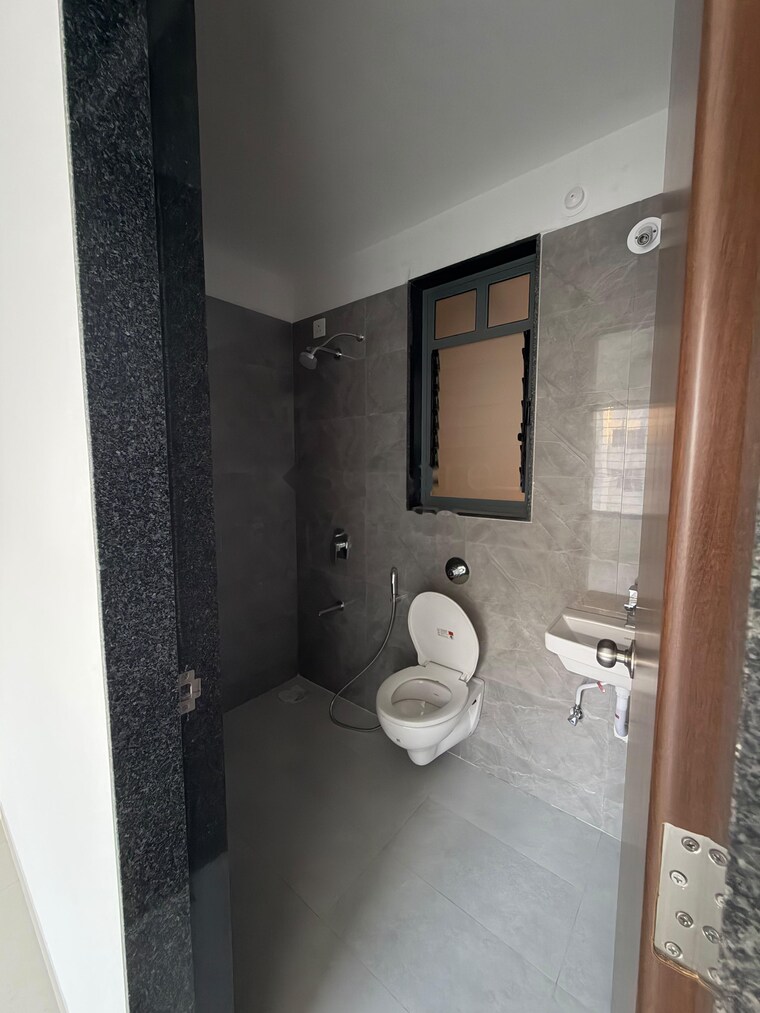 Bathroom, manav-la-centra 2 Bedroom 922 Sq.Ft. Apartment In Tathawade Pune 10777668