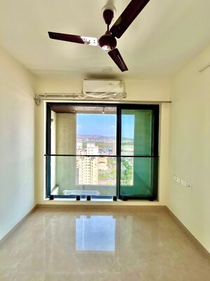 Room in 3 BHK Apartment at Dosti Eastern Bay, Wadala – for Rent
