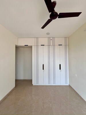 Room in 3 BHK Apartment at Dosti Eastern Bay, Wadala – for Rent
