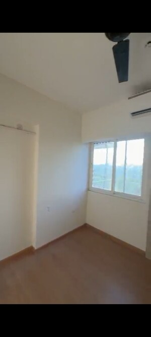Room in 2 BHK Apartment at Godrej Woods, Sector 43 – for Rent