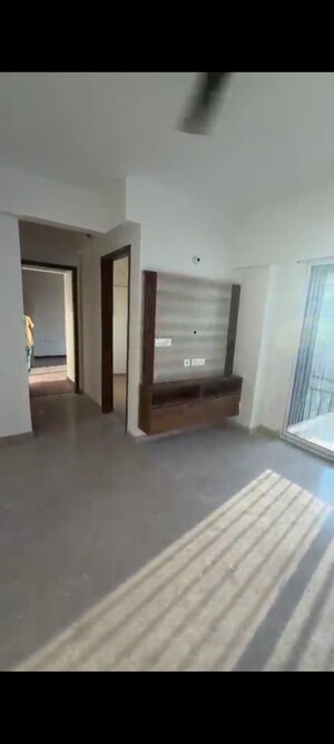 Room in 2 BHK Apartment at Godrej Woods, Sector 43 – for Rent