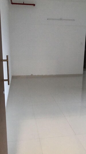 Room in 3 BHK Apartment at Runwal The Central Park, Chinchwad – for Rent
