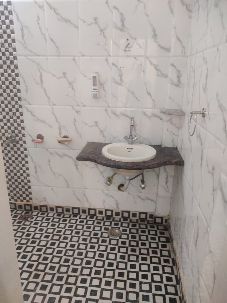 Bathroom, gail-society 3 Bedroom 1300 Sq.Ft. Independent House In Pi Greater Noida Greater Noida 10777698
